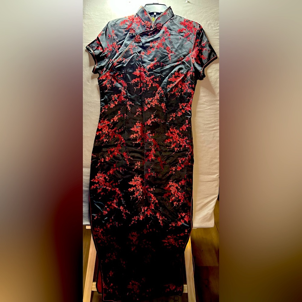Black and red satin, Asian style dress size 40 light new
